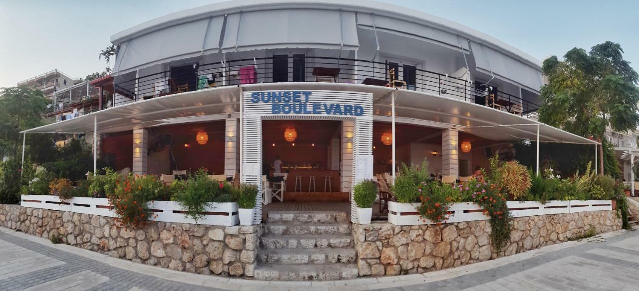 Sunset Boulevard Rooms Qeparo Exterior photo